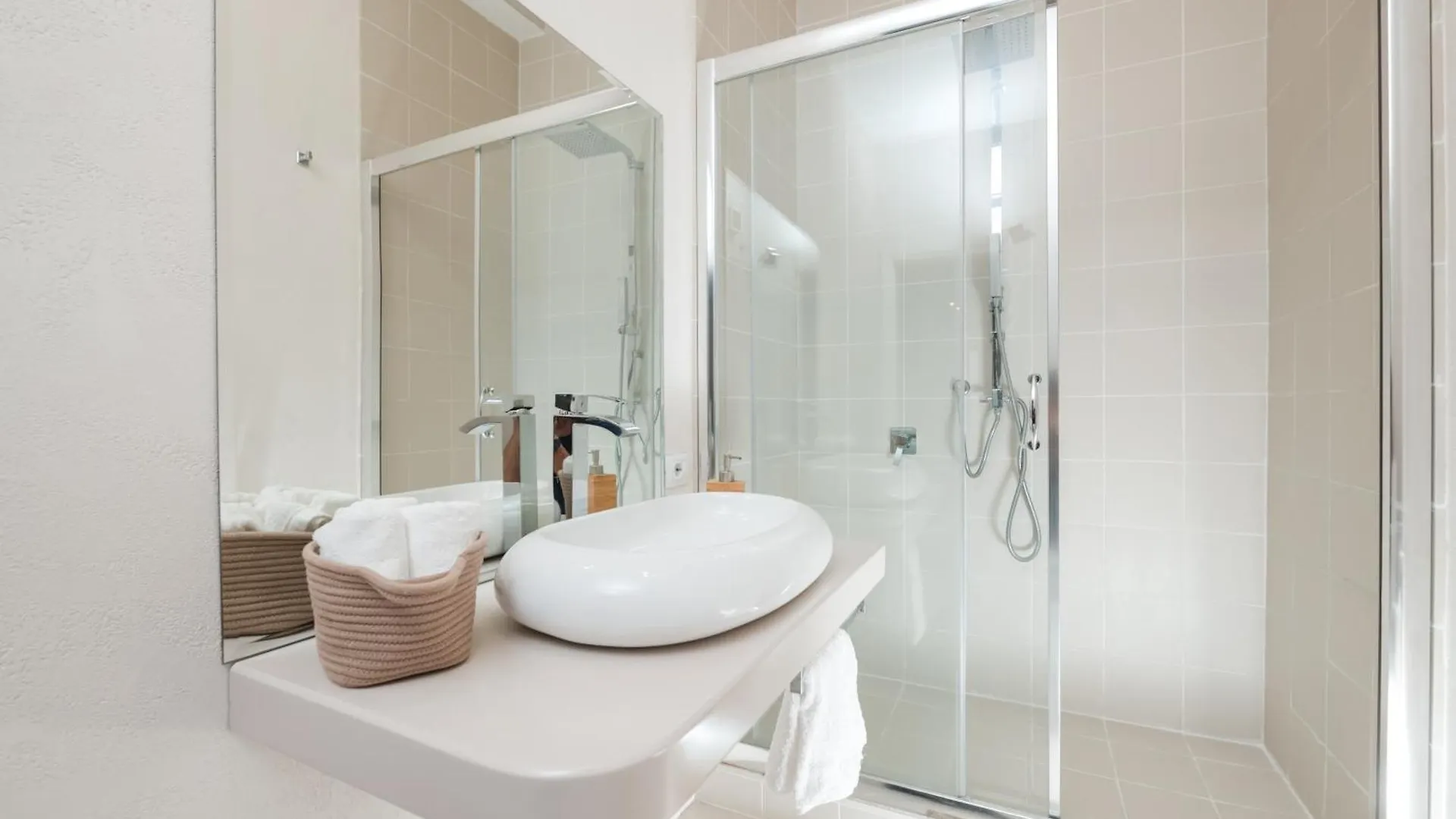 Downtown Apartment Tirana 0*,  Albanien