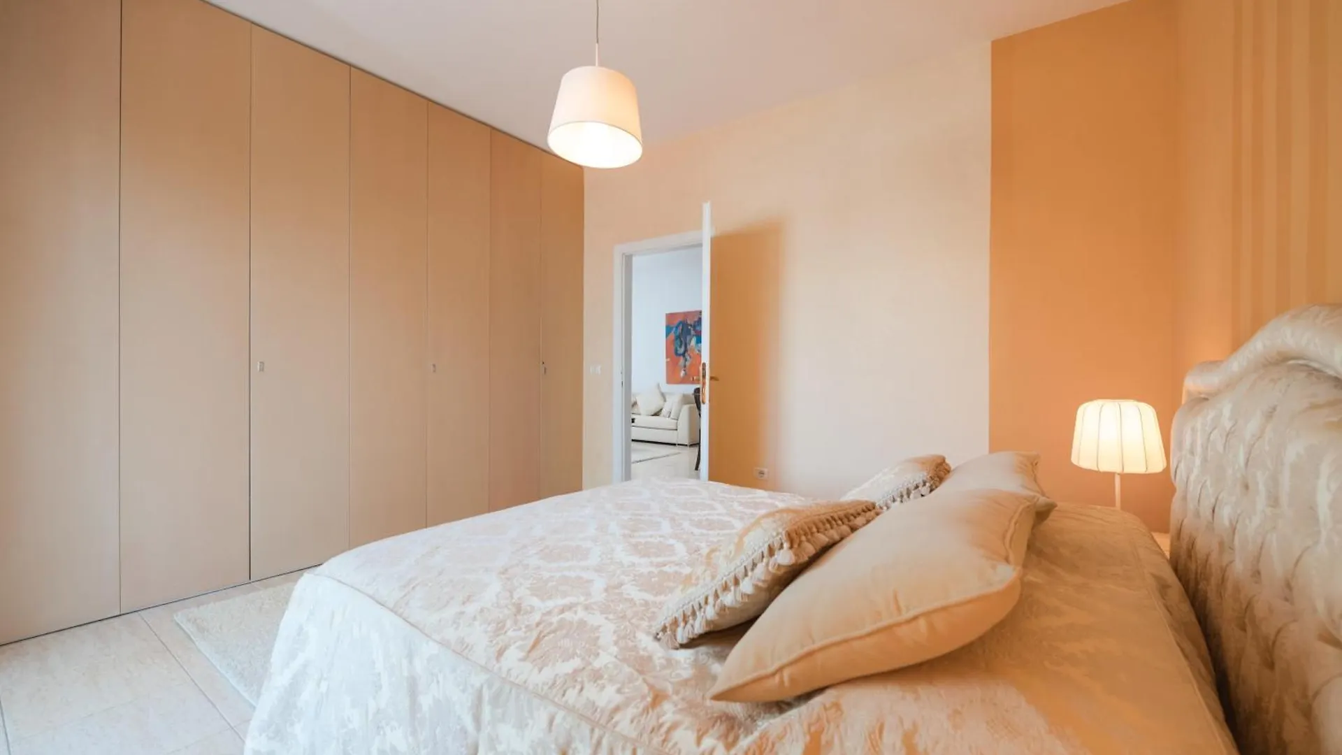 Downtown Apartment Tirana 0*,